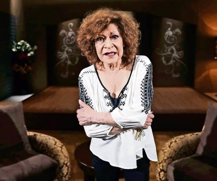 Una ronda de aplausos a Cristina Pacheco, en la FIL Guadalajara