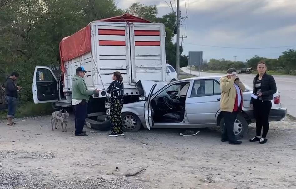 Mujer de la tercera edad resulta lesionada tras choque en Cadereyta