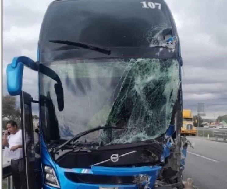Deja choque de autobuses cuantiosas pérdidas