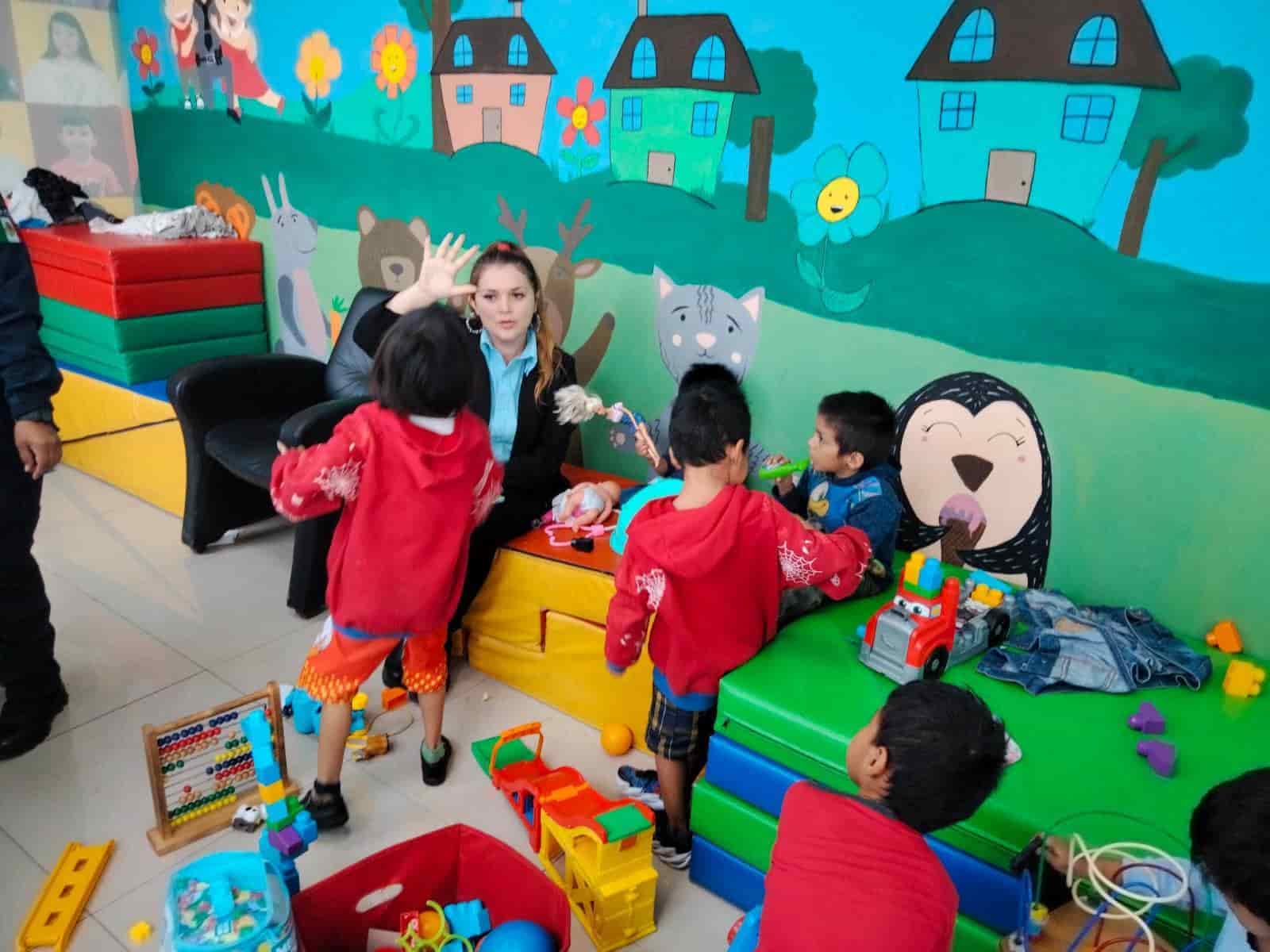 Un grupo de seis niños que se encontraban en aparente situación de abandono y en condiciones insalubres, fueron rescatados por elementos de la Secretaría de Seguridad Ciudadana, en un domicilio de la Colonia San Marcos, municipio de Escobedo.