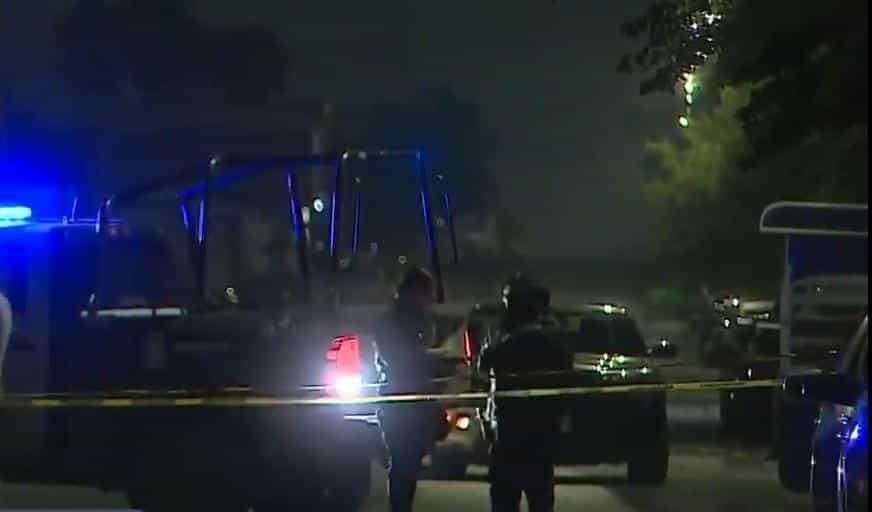 Un hombre fue ejecutado luego de tratar de evitar ser secuestrado, la madrugada de ayer en el municipio de Apodaca, de donde alcanzaron a llevarse a otras dos personas.