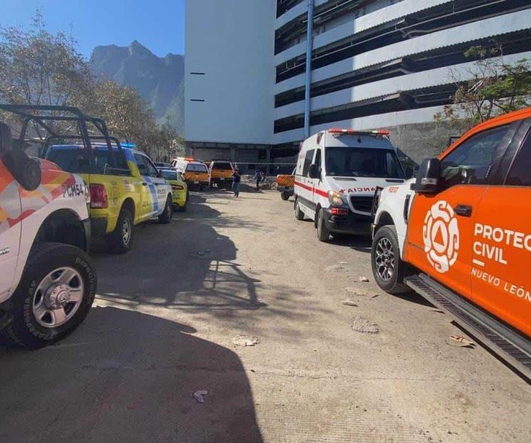 Mueren 5 al caer de elevador de carga en Cumbres Mueren 5 al caer de elevador de carga en Cumbres