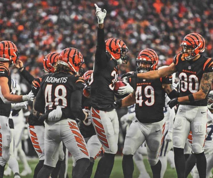 Bengalíes vencen a Colts y siguen con chances de playoffs