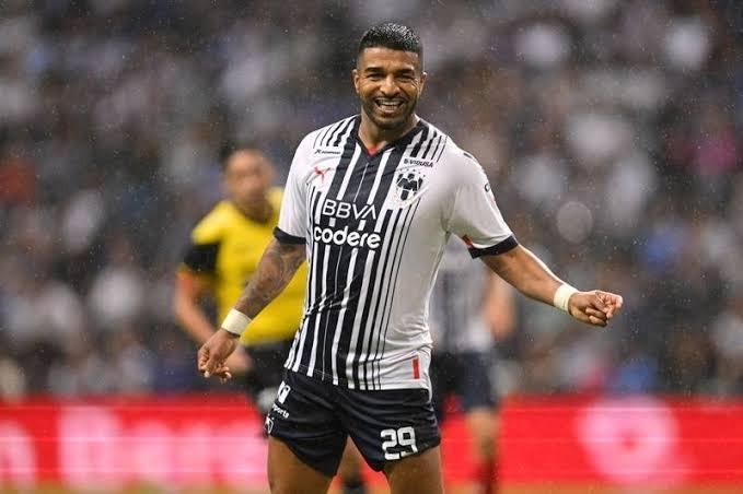 Darle salida a Rodrigo Aguirre, Joao Rojas y Jonathan González