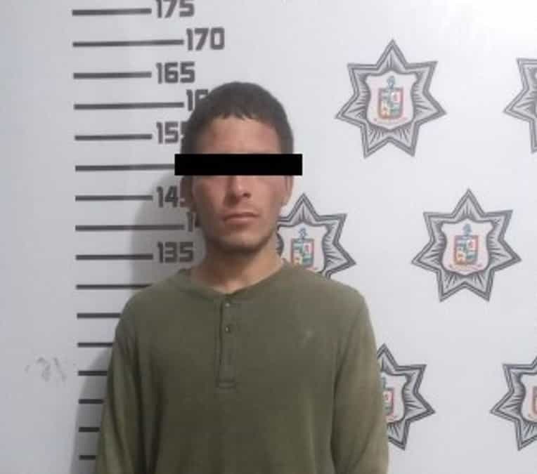 Elementos de la policía preventiva de Allende, detuvieron a un hombre que fue sorprendido, robando cableado de los postes de luz mercurial en la cabecera municipal de esta localidad.
