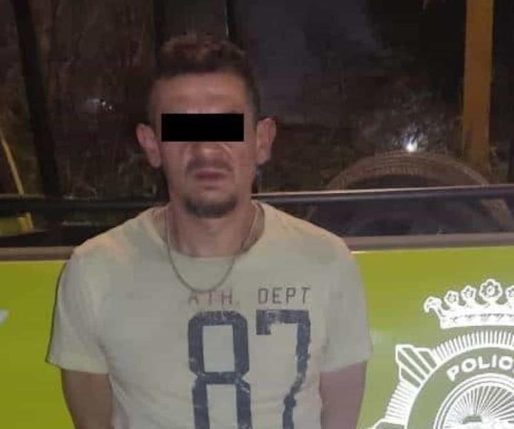 Detienen a motociclista con arma de fuego