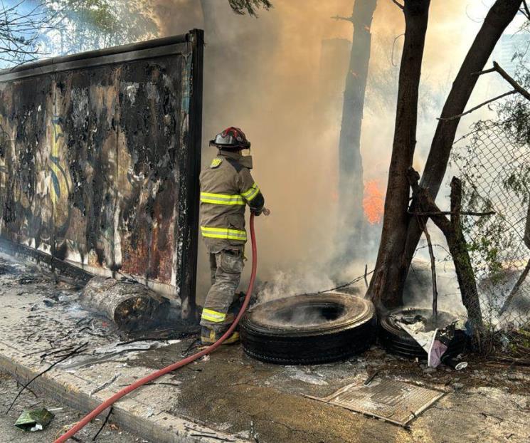Moviliza incendio en terreno baldío en la Colonia Obrera