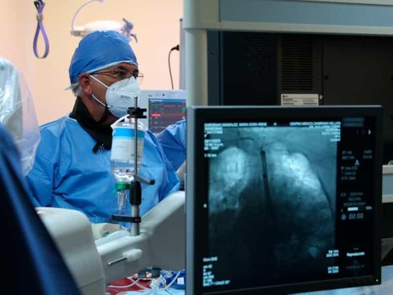 TecSalud primero en NL en usar dispositivo de protección embólica