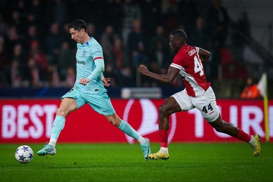 Barcelona pierde con el Royal pero mantiene liderato en Champions