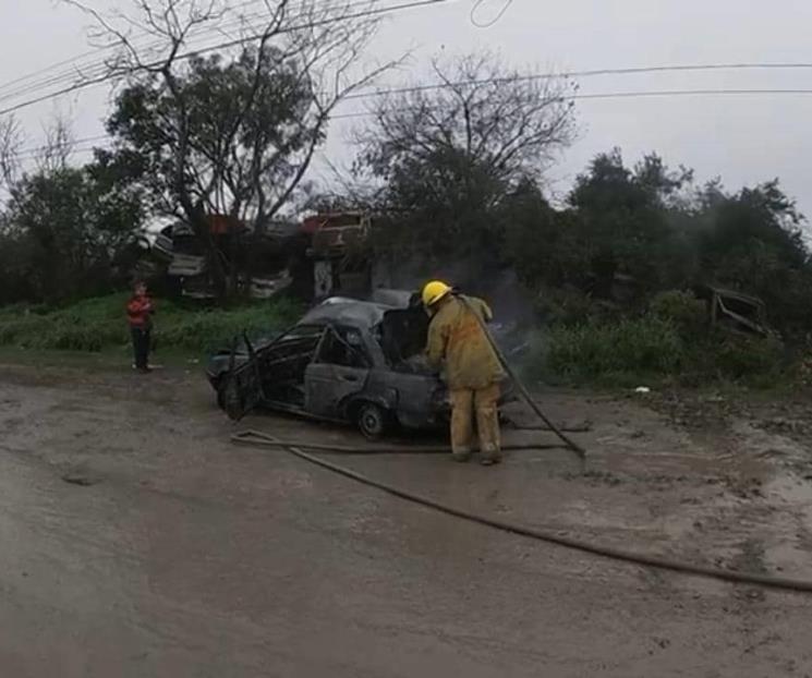 Se incendia corralón en El Carmen