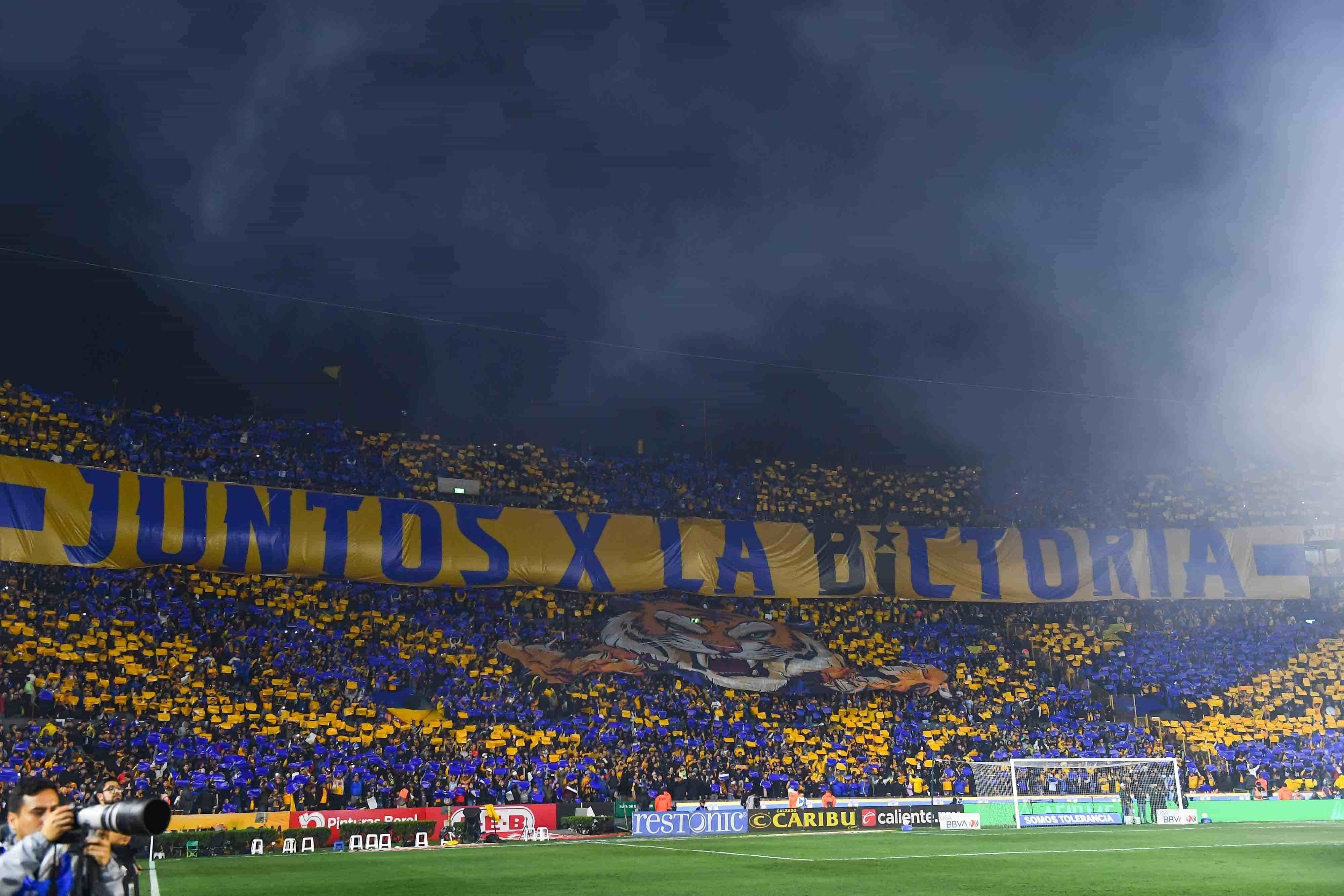 Recibimiento a Tigres en el Estadio Universitario.