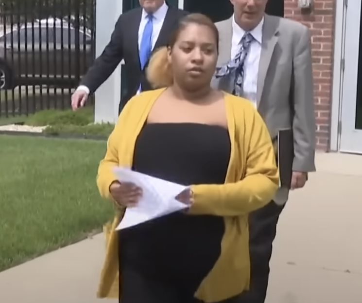 Condenan a 2 años de prisión a mamá de niño que disparó a su maestra Condenan a 2 años de prisión a mamá de niño que disparó a su maestra