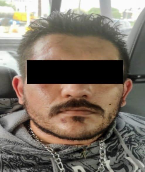 Viola su arraigo y roba vehículo