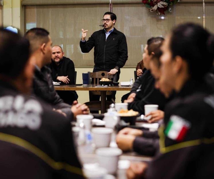 Celebran en Santiago las fiestas navideñas con los policías