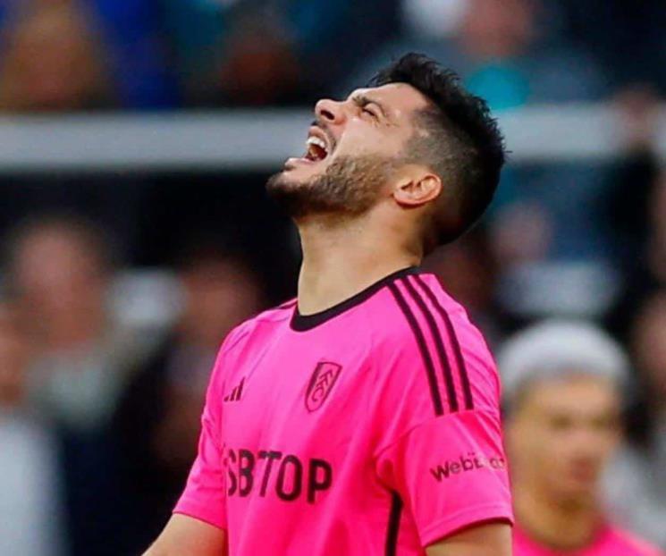 Expulsan al mexicano Raúl Jiménez y pierde por goleada
