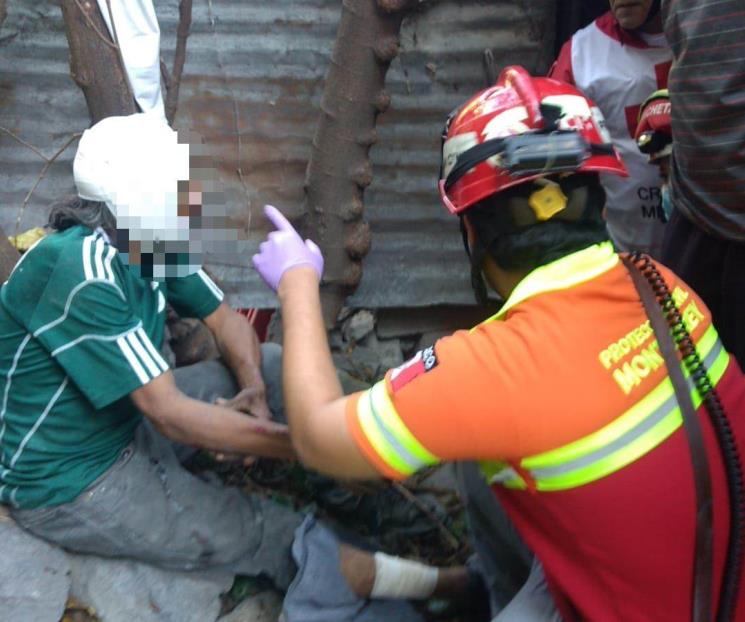 Trata de ayudar a un vecino y cae a barranco