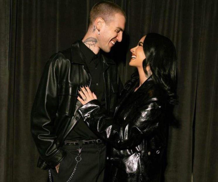 Se compromete Demi Lovato tras un año de relación con Jordan Lutes