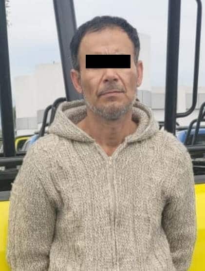 Luego de agredir y amenazar a su mujer, tras de pedirle terminaran con la relación sentimental, además de portar dos armas cortas y un cuchillo, un hombre fue detenido por elementos de la Policía de Monterrey.