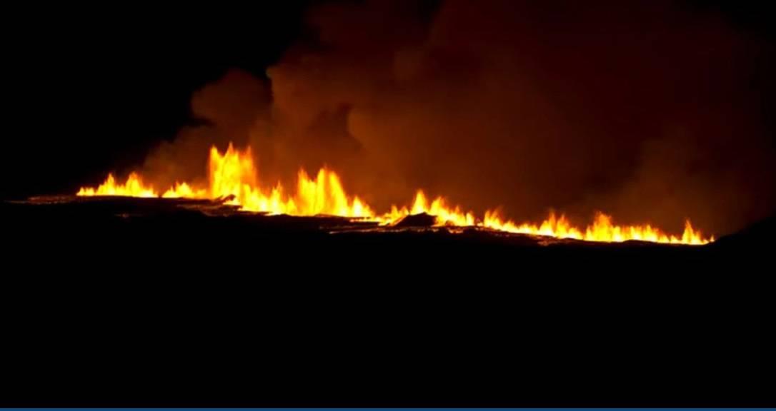 Captan erupción volcánica en Grindavík, Islandia