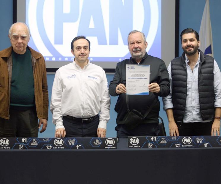 Recibe Mauricio Fernández constancia