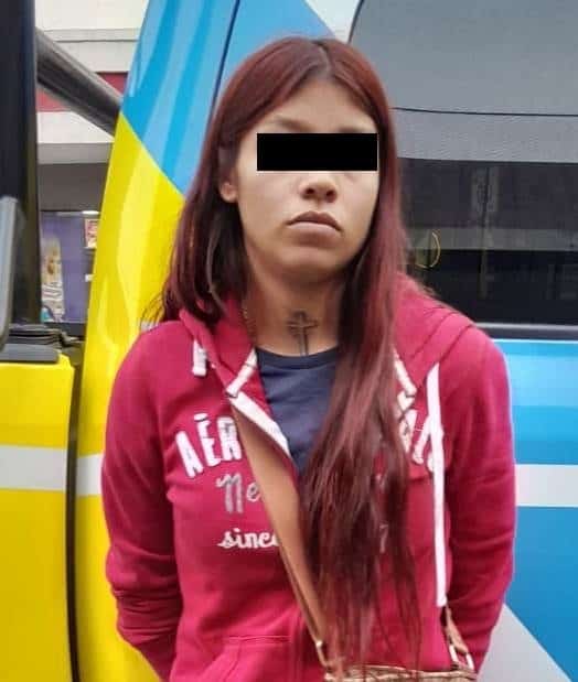 Dentro del Operativo Navidad Segura 2023, dos hombres y una mujer fueron detenidos por Oficiales de la Policía Turística de Monterrey, luego de que presuntamente robaran ropa de una tienda ubicada en la Plaza Comercial Morelos.