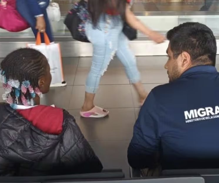 Encuentran niño de Guinea abandonado en Aeropuerto de Colombia