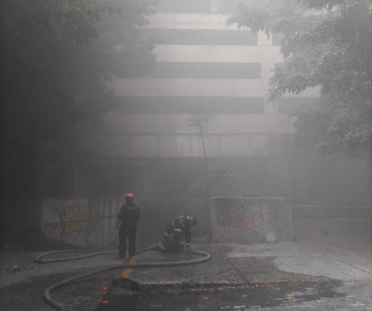 Se registra incendio en edificio del IMSS en CDMX
