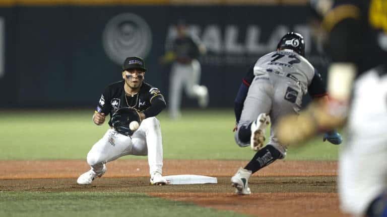 Sultanes se impone 10-8 a Charros