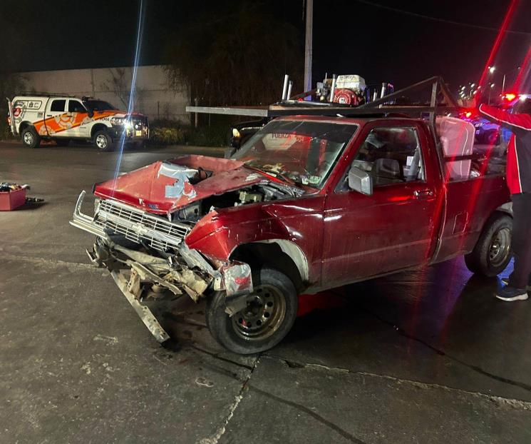 Choque entre grúa y auto deja un herido
