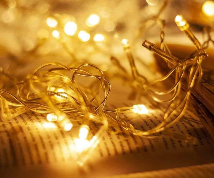 La historia de las luces navideñas, inventadas por colega de Edison