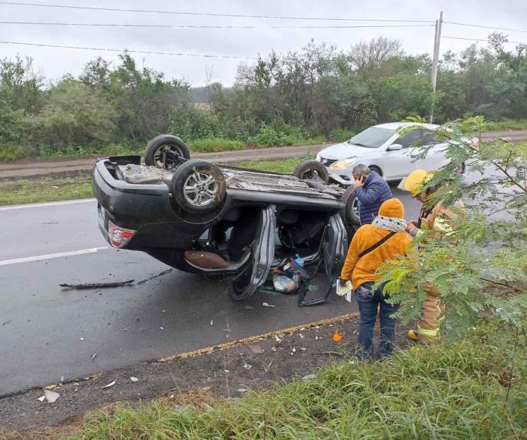 Volcadura en Juárez deja a conductora sin vida