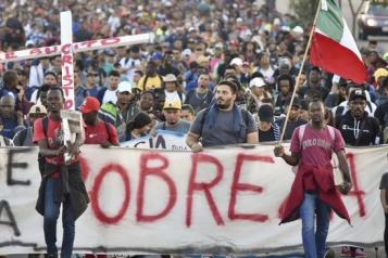 Más de 5 mil migrantes van al norte en caravana