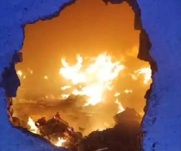 Provocan indigentes incendio tras riña, uno de ellos resultó herido