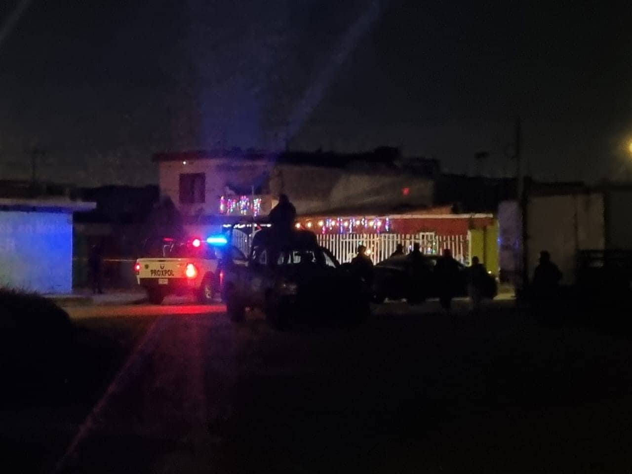 Cuando se encontraba afuera de su domicilio un hombre fue acribillado a balazos por un delincuente que logró escapar, en Escobedo.