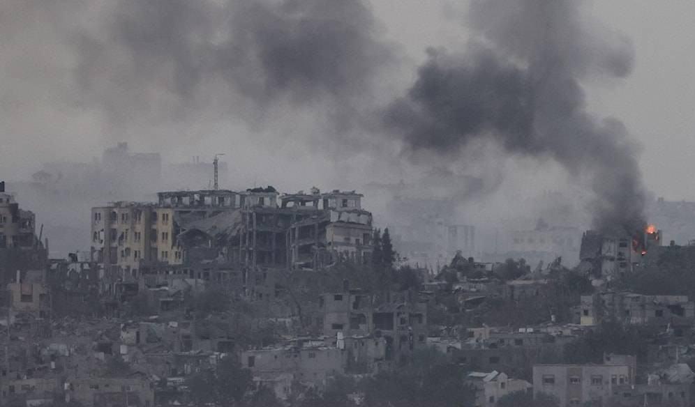 Israel vuelve a atacar campo de refugiados en el centro de Gaza