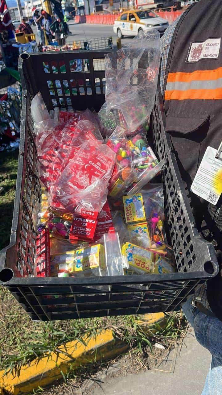 Decomisan autoridades regias 549 kilos de cohetes