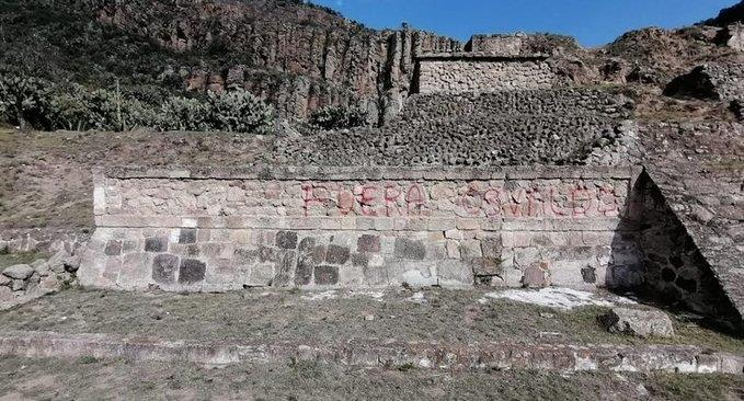Grafitean monumentos arqueológicos en Huapalcalco, Hidalgo Grafitean monumentos arqueológicos en Huapalcalco, Hidalgo