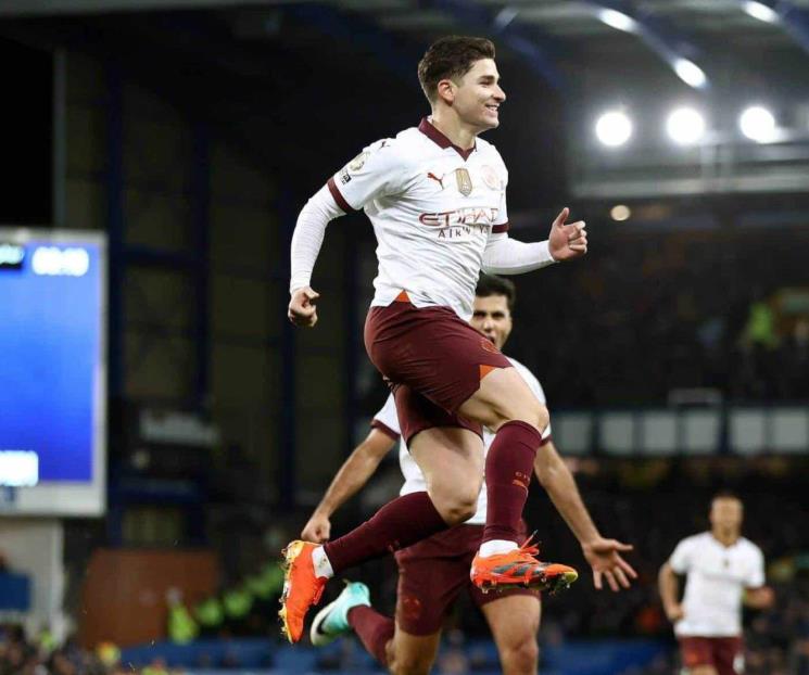 Manchester City remonta y se acerca al líder en la Premier League