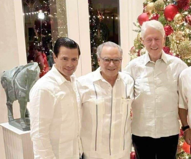 Reaparece EPN junto a los Clinton