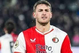 Santiago Giménez, en el equipo ideal de la Eredivisie