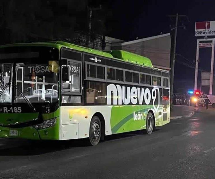 Mujer muere al ser atropellada por un camión urbano