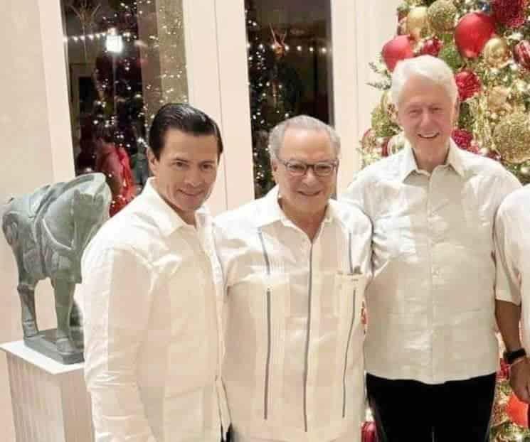 Reaparece EPN junto a los Clinton