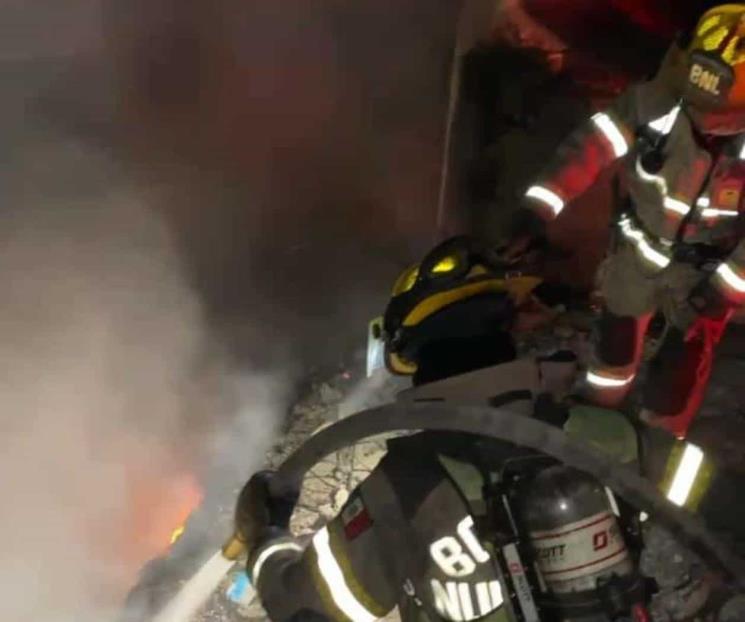 Incendia casa en Monterrey, lo detienen