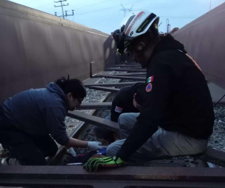 Muere bebé migrante al caer