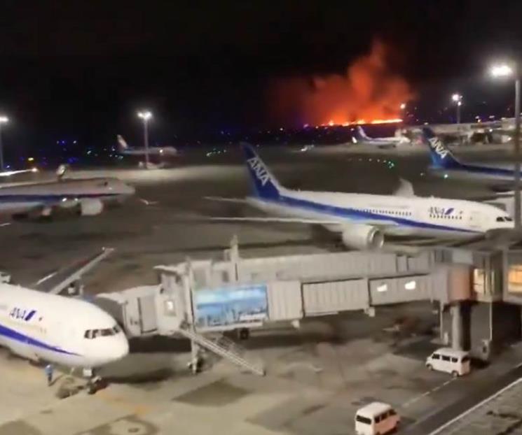 Estalla avión en el aeropuerto Haneda de Tokio Estalla avión en el aeropuerto Haneda de Tokio