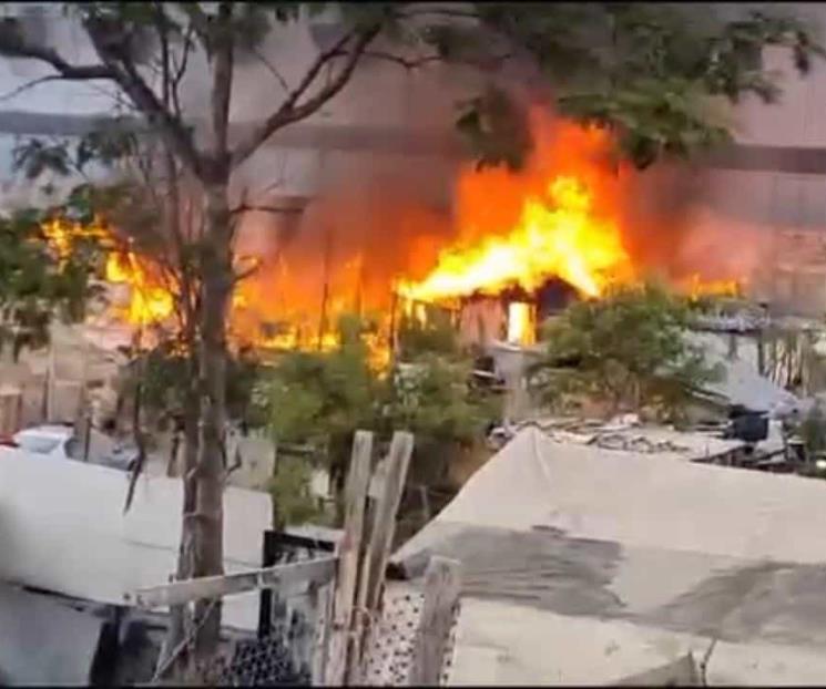 Se incendian tejabanes en Santa Catarina