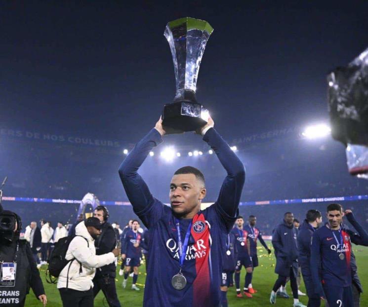 Mbappé y Paris Saint Germain se coronan en la Supercopa de Francia Mbappé y Paris Saint Germain se coronan en la Supercopa de Francia