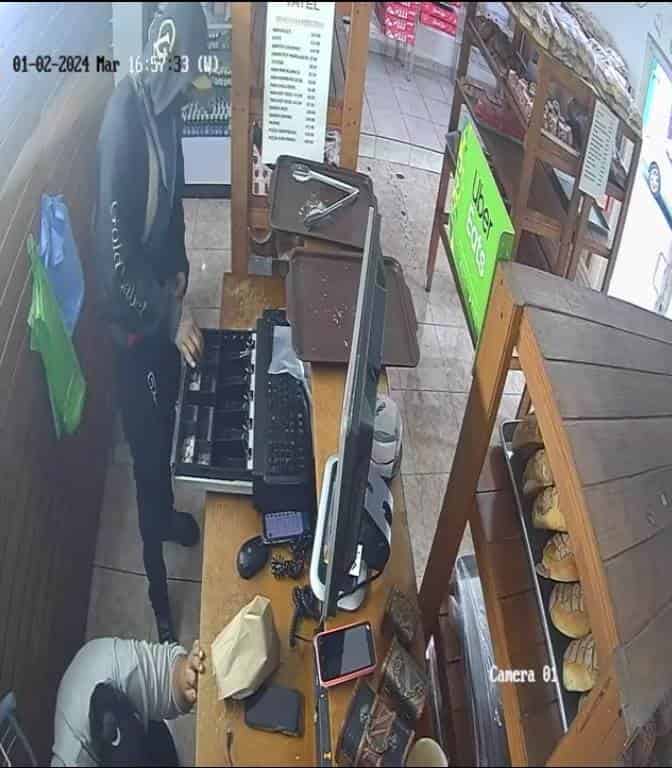 “No te vengo a robar a ti, vengo a robar a la panadería”. Fueron las palabras de un delincuente, que ingresó a una panadería de Santa Catarina, donde después de hacerse pasar como cliente, asaltó el lugar.