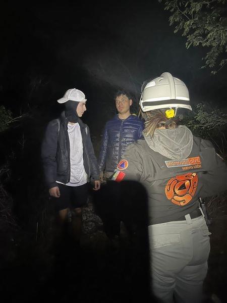 Localizan a extraviados en cerro