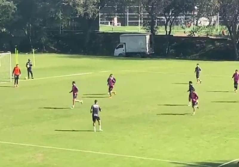 Brilla el Corcho Rodríguez en práctica del viernes con Rayados